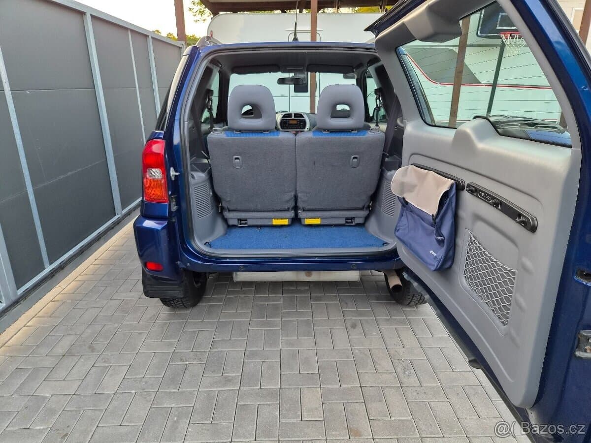 2003 Toyota RAV4 - 15