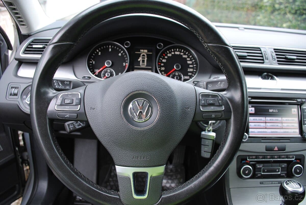 2011 Volkswagen PASSAT - 15
