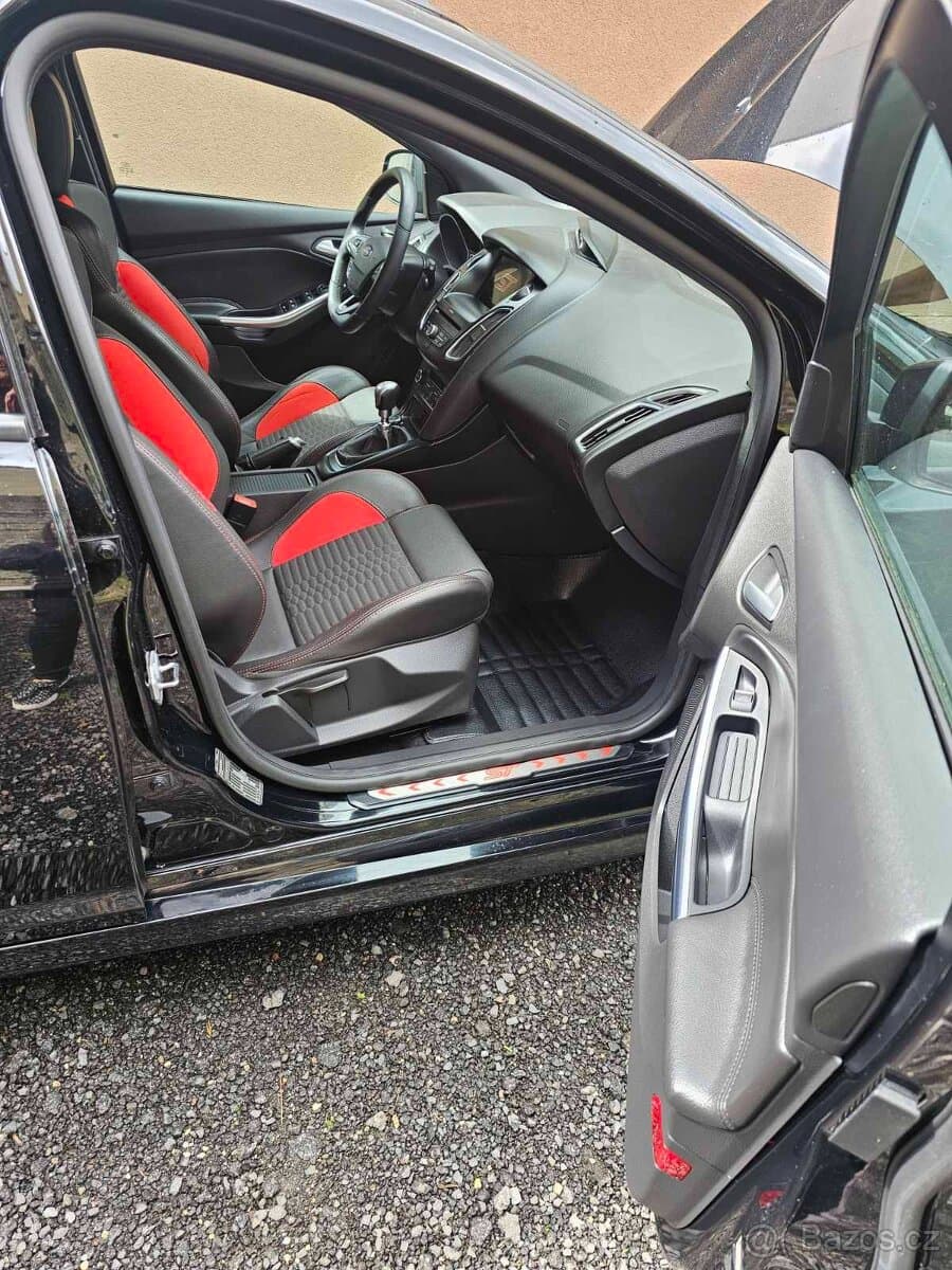2018 Ford FOCUS - 15