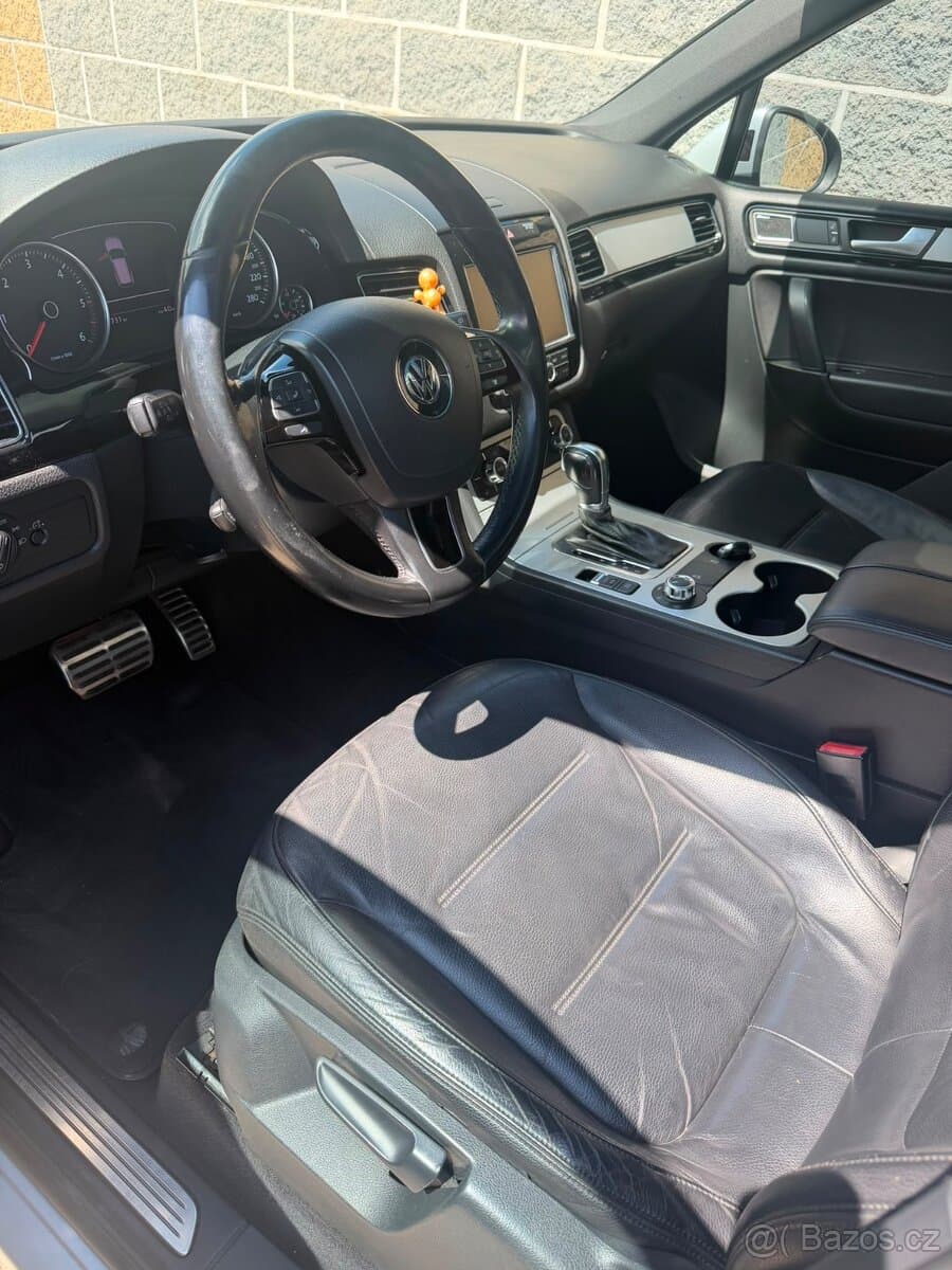 2011 Volkswagen TOUAREG - 15