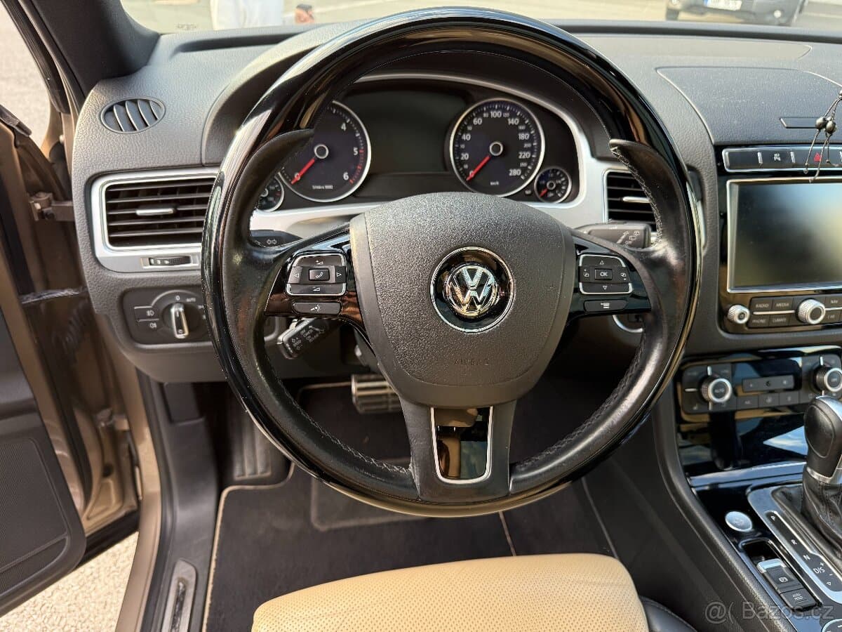 2015 Volkswagen TOUAREG - 15