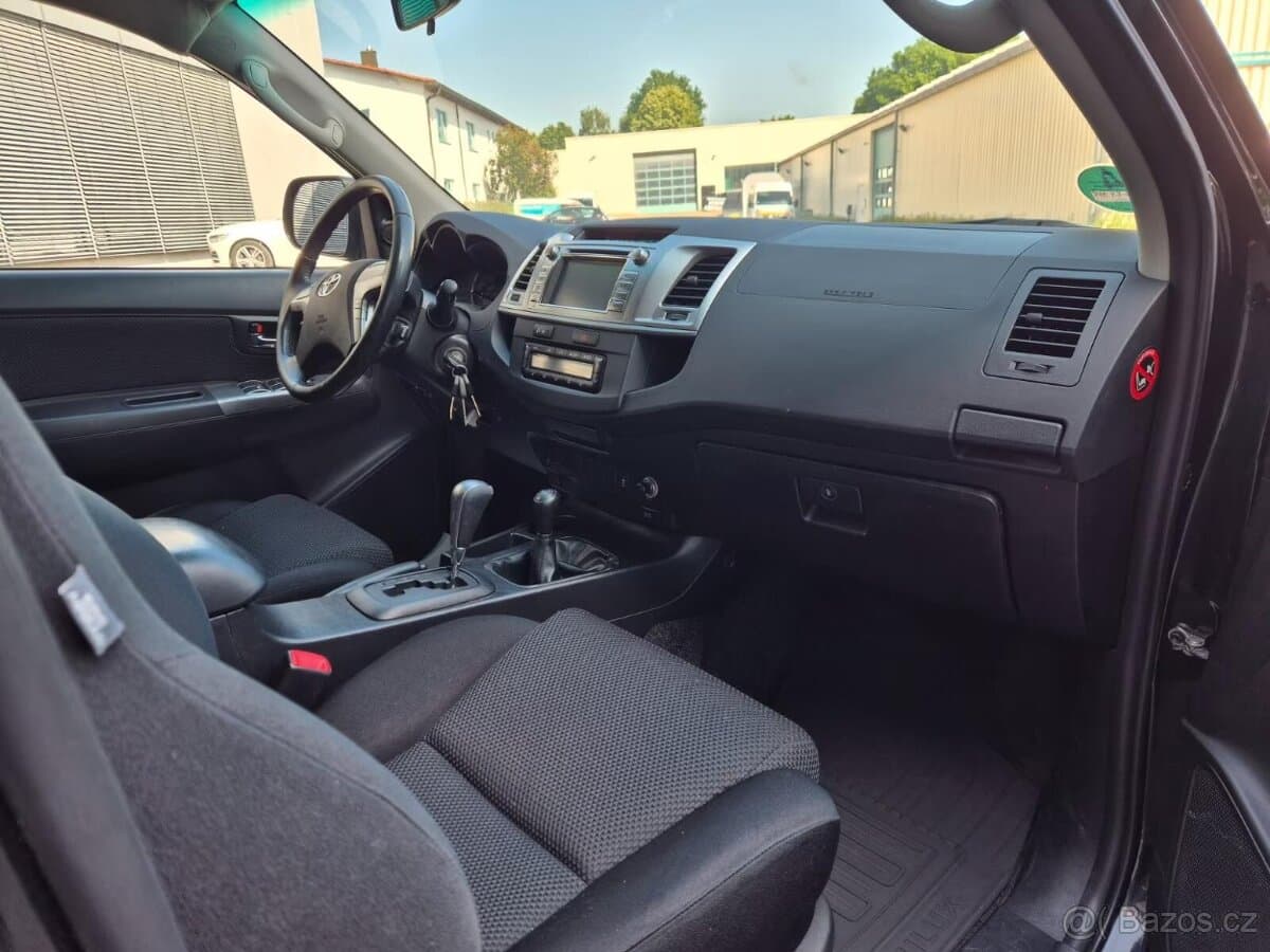 2015 Toyota HILUX - 15