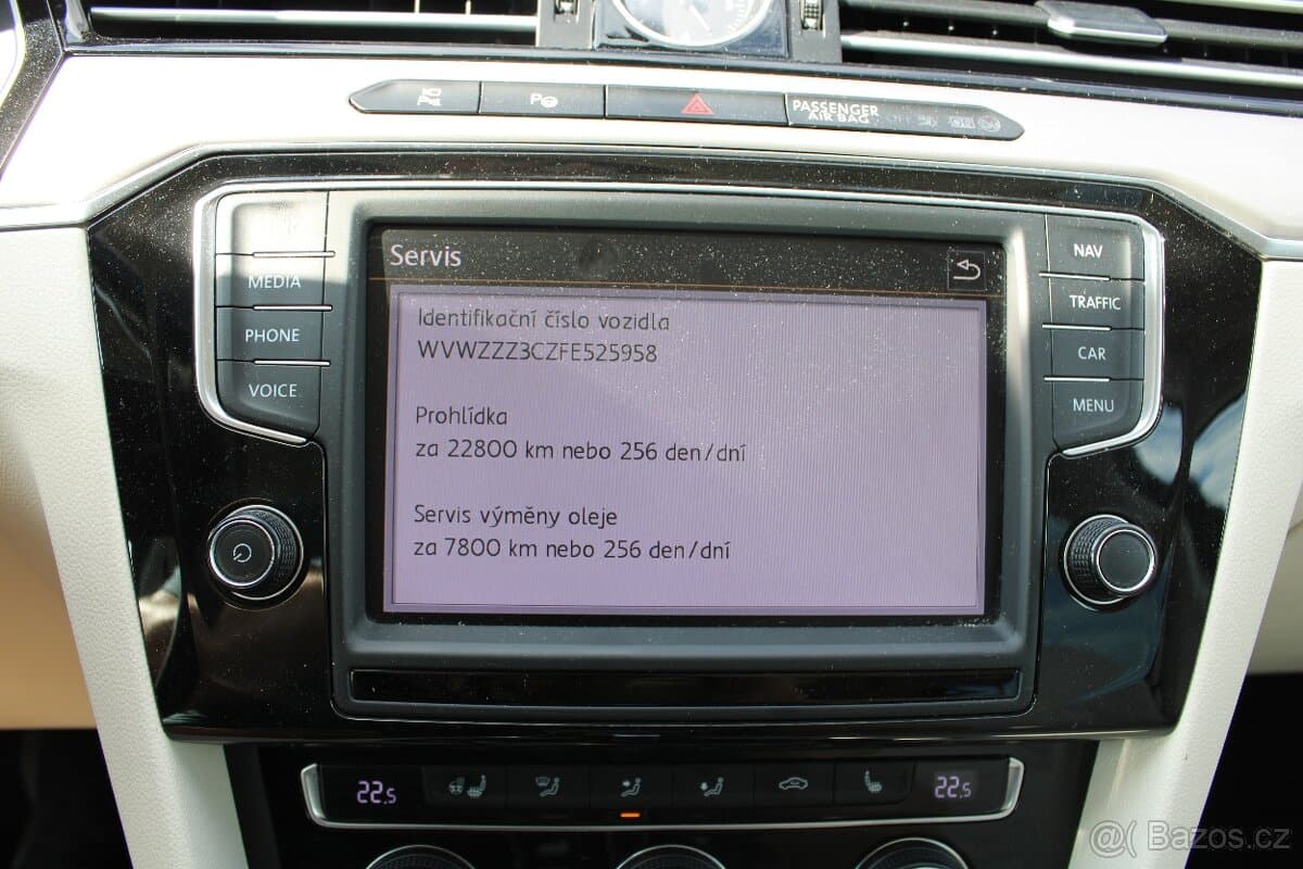 2015 Volkswagen PASSAT - 15
