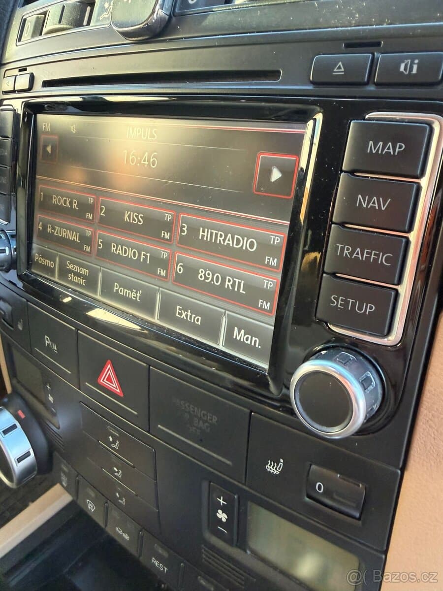 2010 Volkswagen TOUAREG - 15