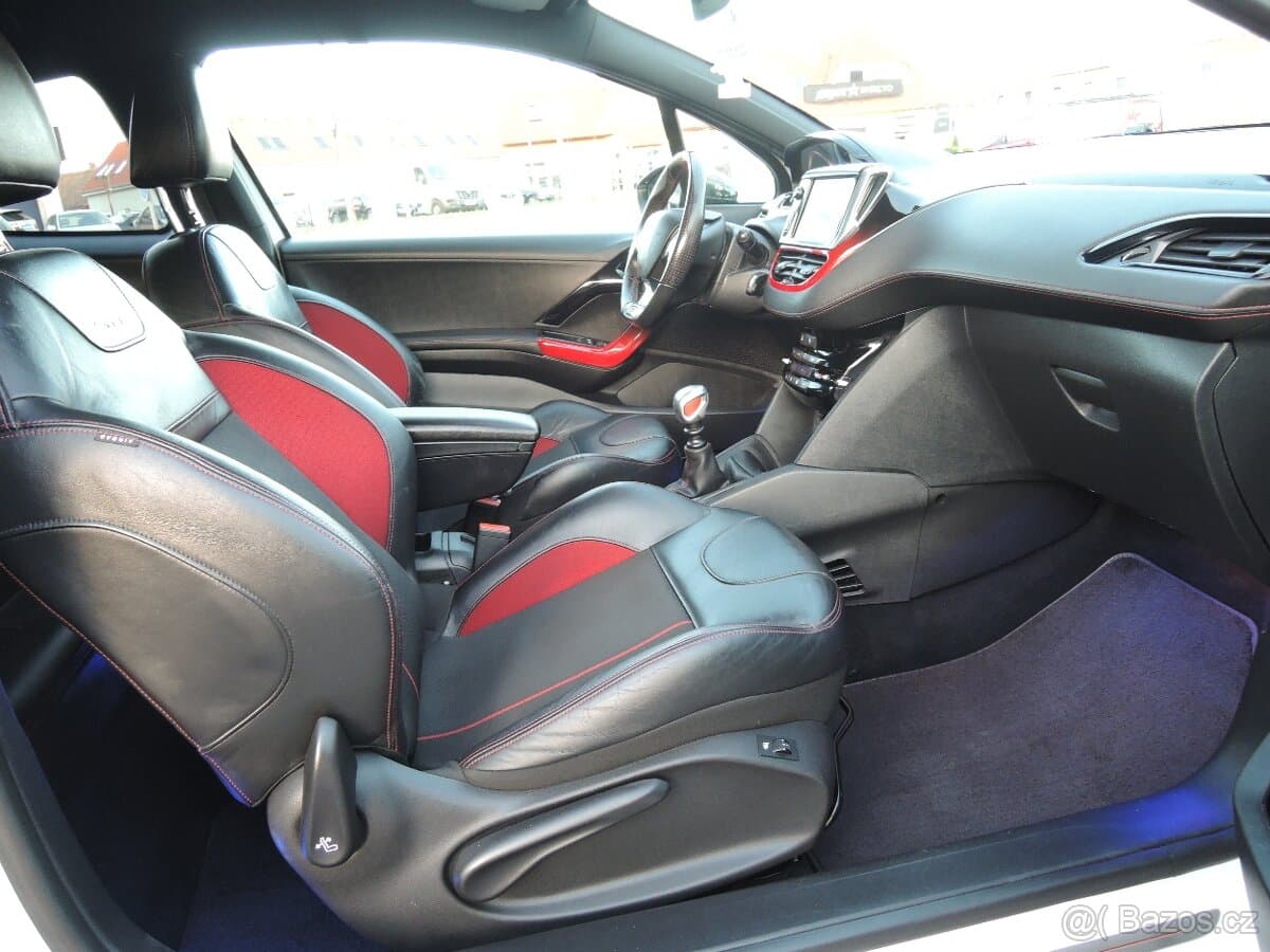 2013 Peugeot 208 - 15