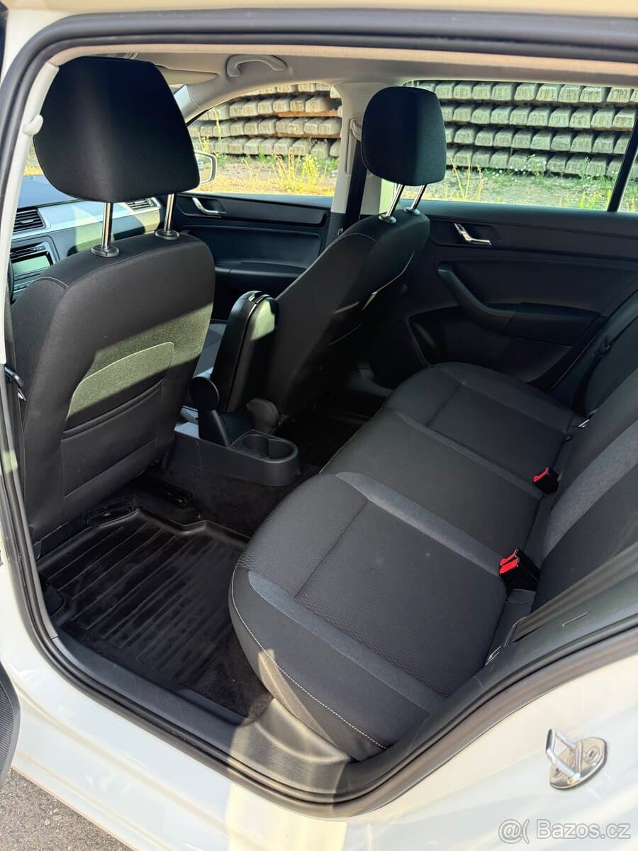 2014 Škoda RAPID - 15