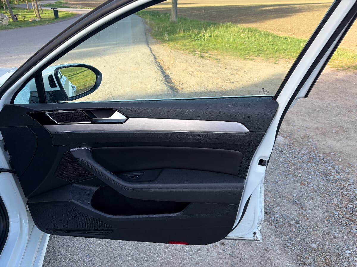 2019 Volkswagen PASSAT - 15