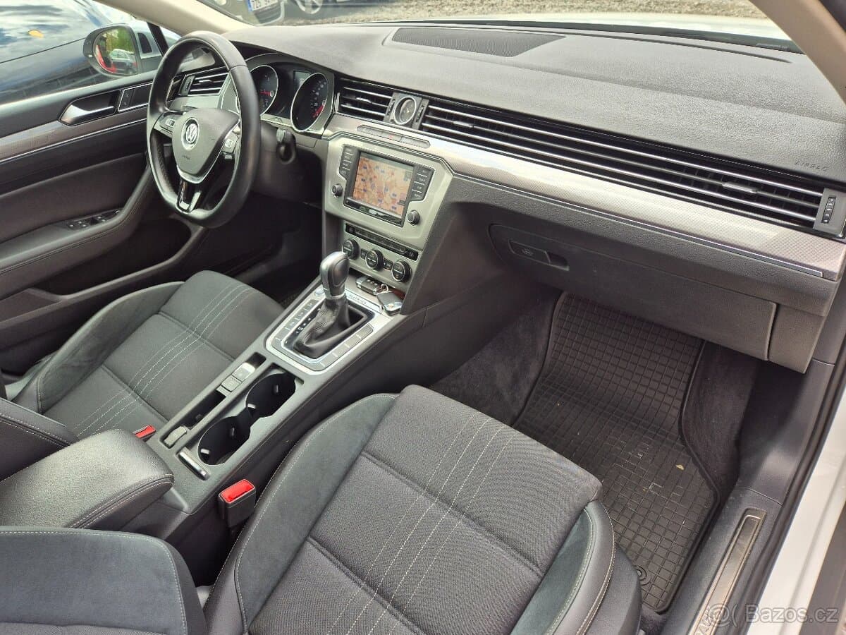 2017 Volkswagen PASSAT - 15