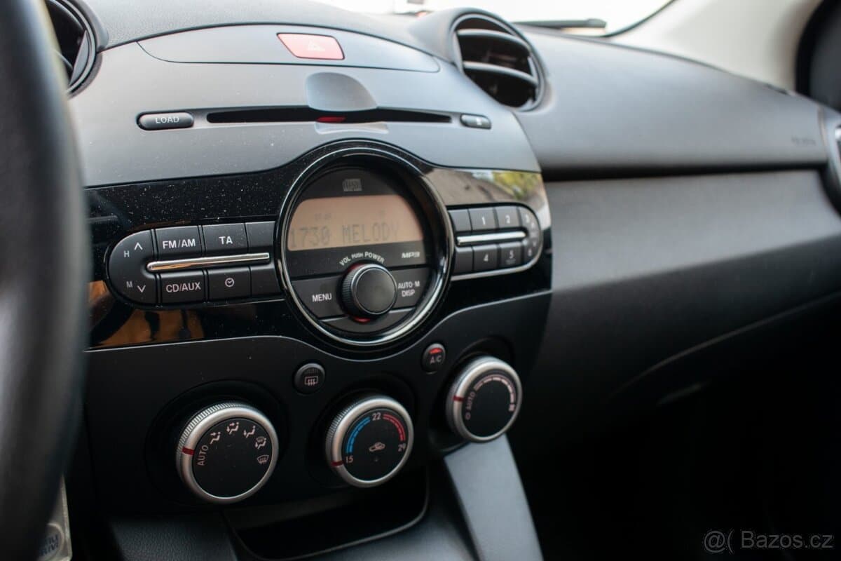 Mazda 2 - 15