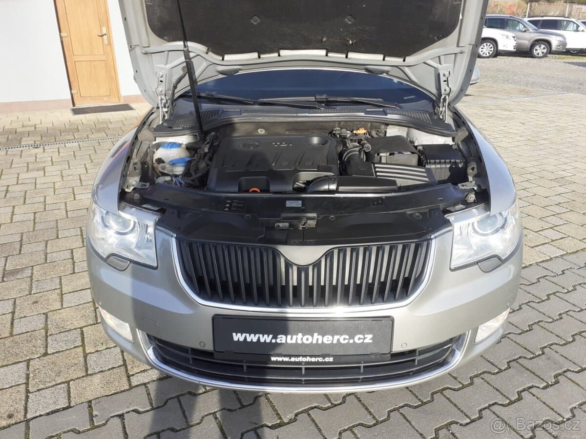 2011 Škoda SUPERB - 15