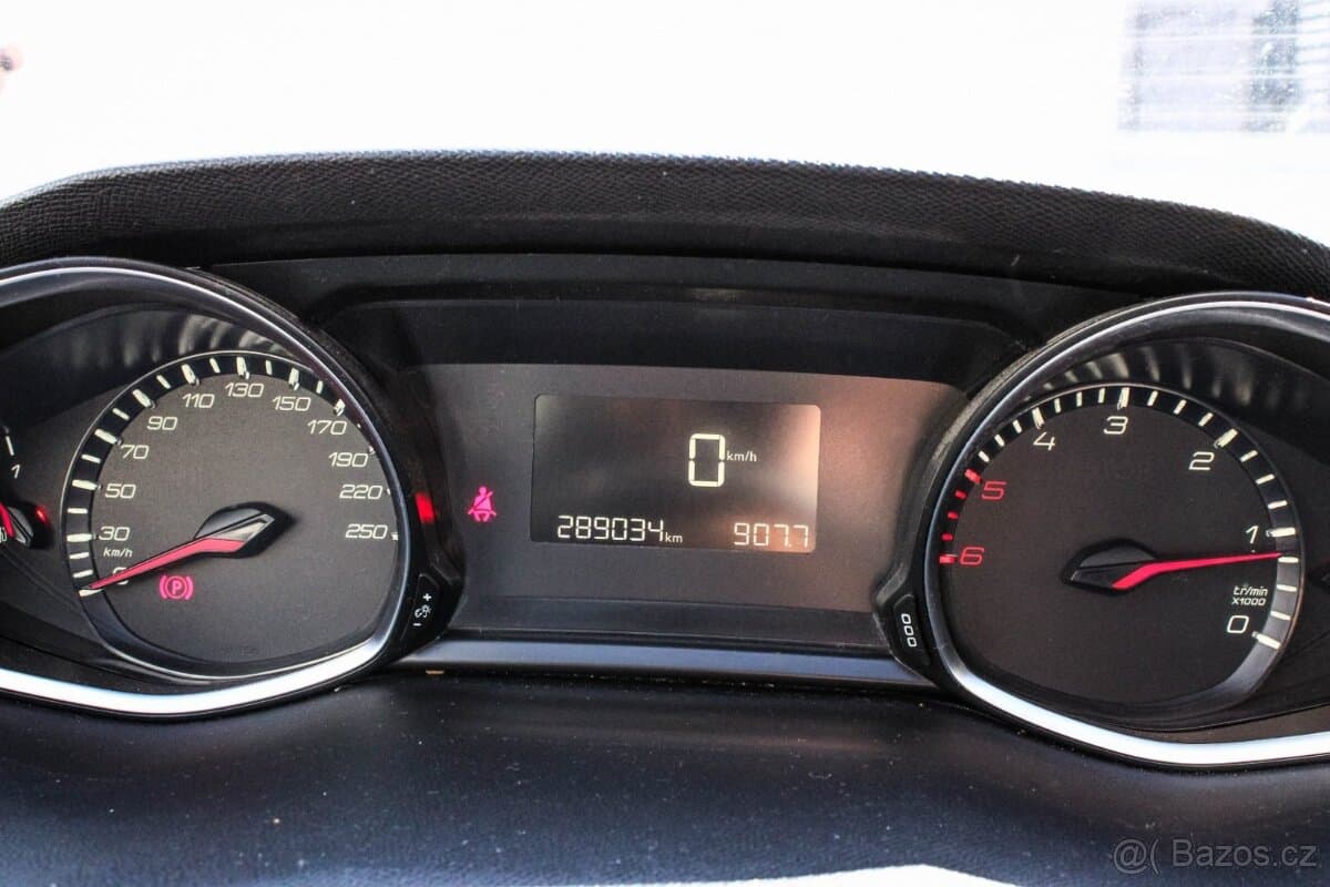 2015 Peugeot 308 - 15
