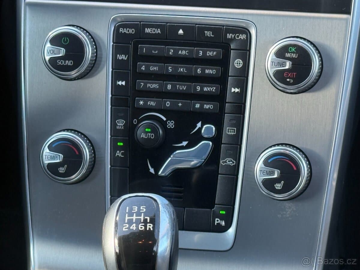 2015 Volvo V60 - 15