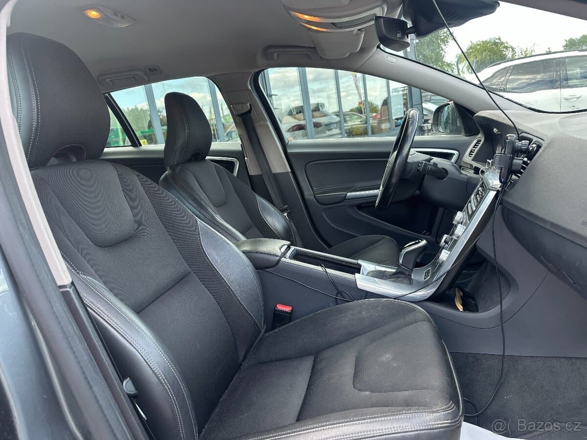 2016 Volvo V60 - 15