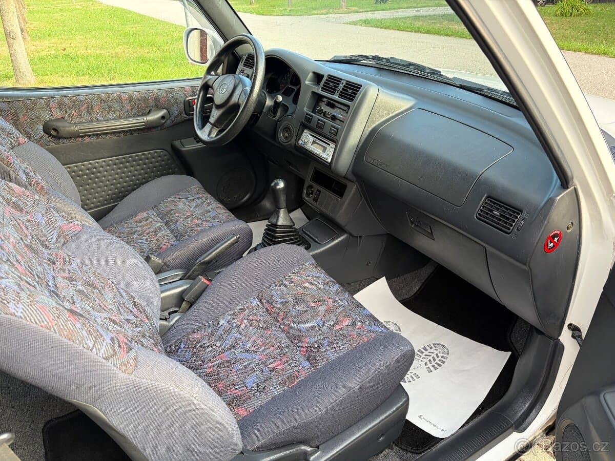 1999 Toyota RAV4 - 15