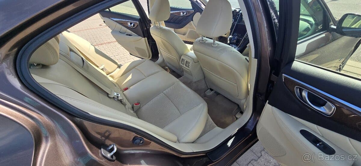 2015 Infiniti Q50 - 15