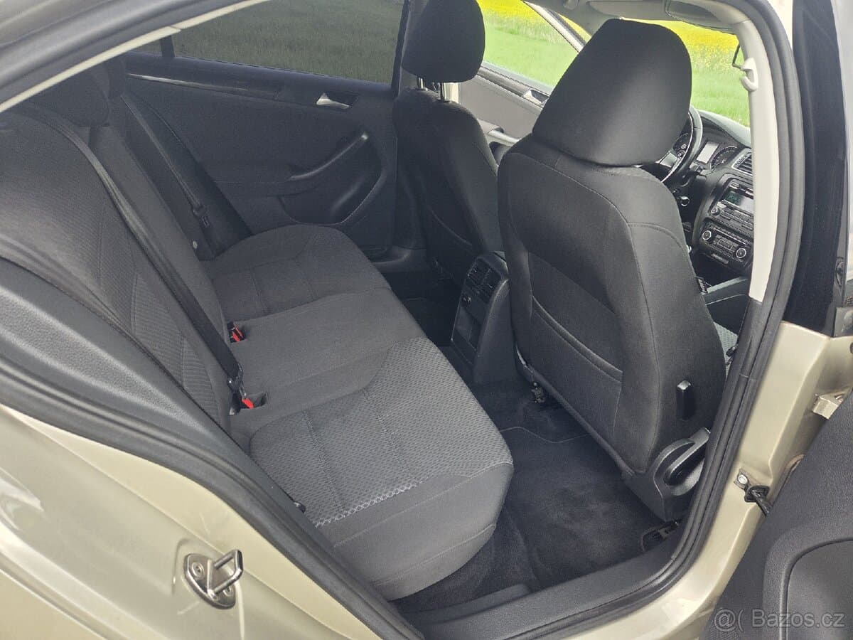 2012 Volkswagen JETTA - 15