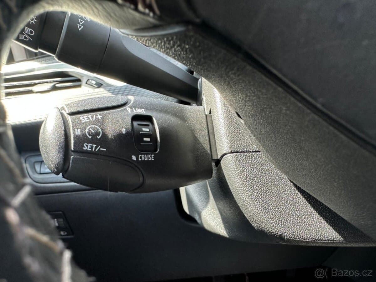2017 Peugeot 208 - 15