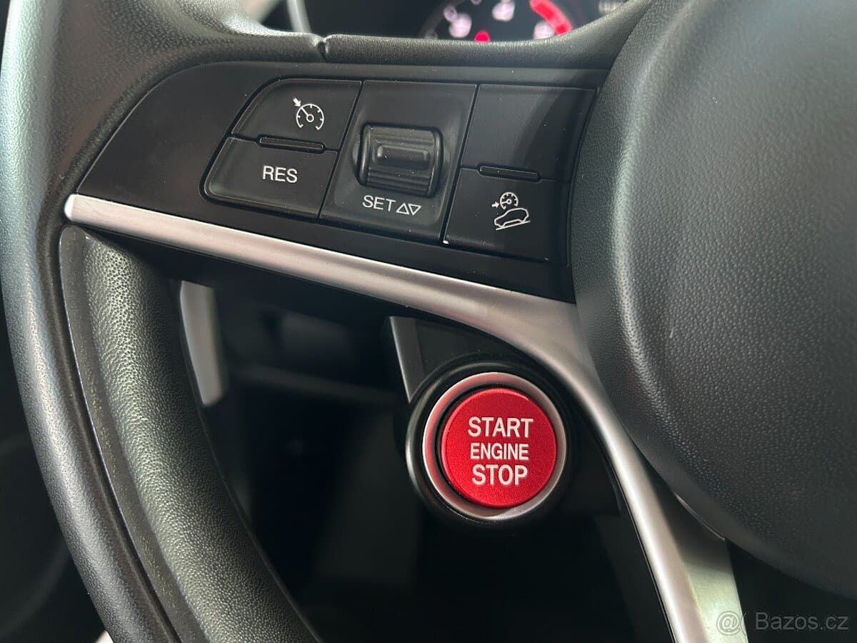 2018 Alfa Romeo STELVIO - 15