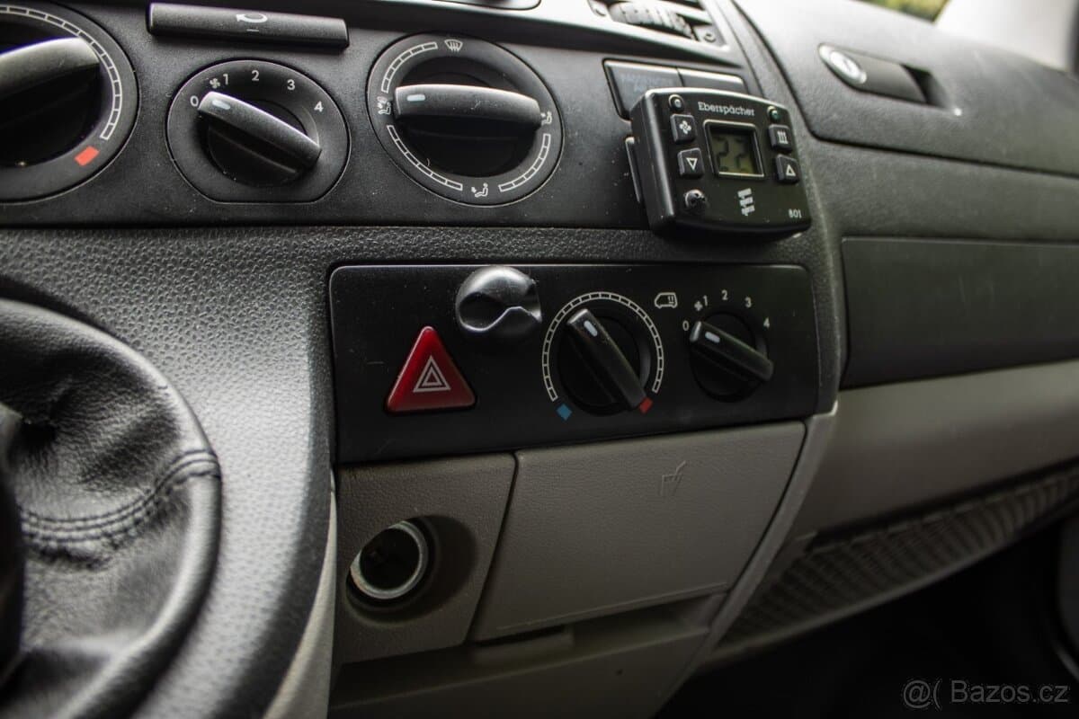 2011 Volkswagen CARAVELLE - 15