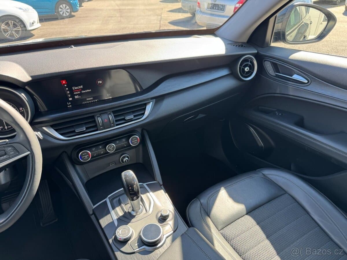 2018 Alfa Romeo STELVIO - 15