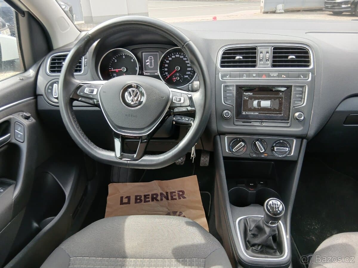 2015 Volkswagen POLO - 15