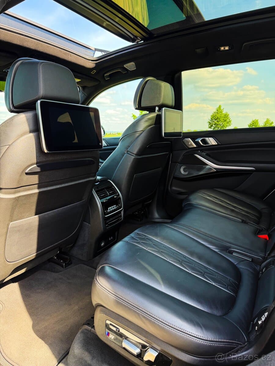 2020 BMW X7 - 15