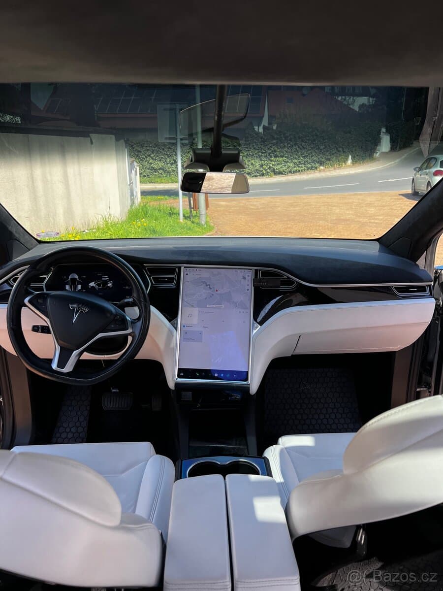 2017 Tesla MODEL X - 15