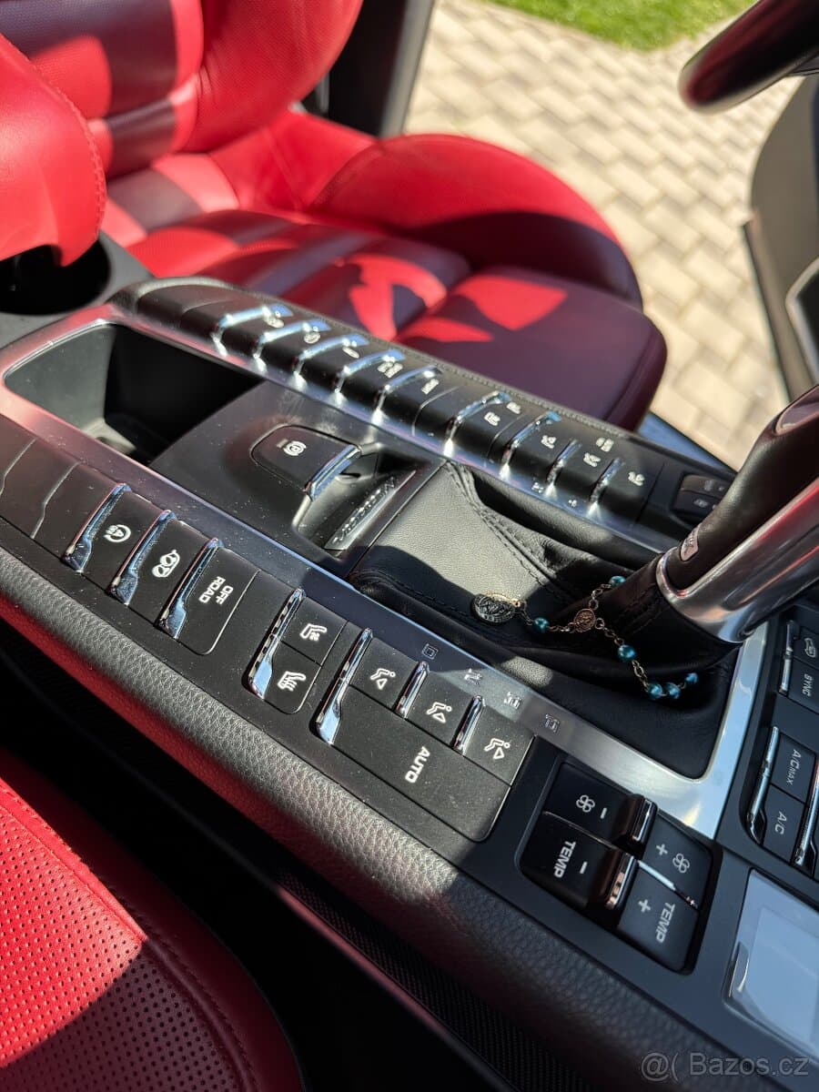 2015 Porsche MACAN - 15
