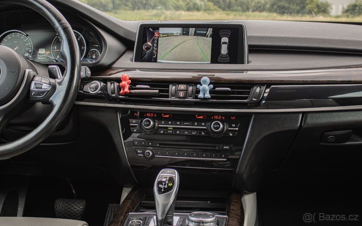 2016 BMW M5 - 15