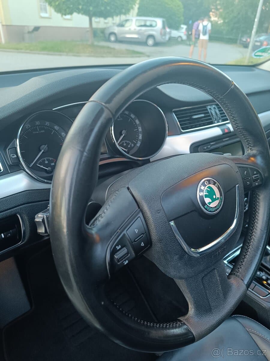 2013 Škoda SUPERB - 15