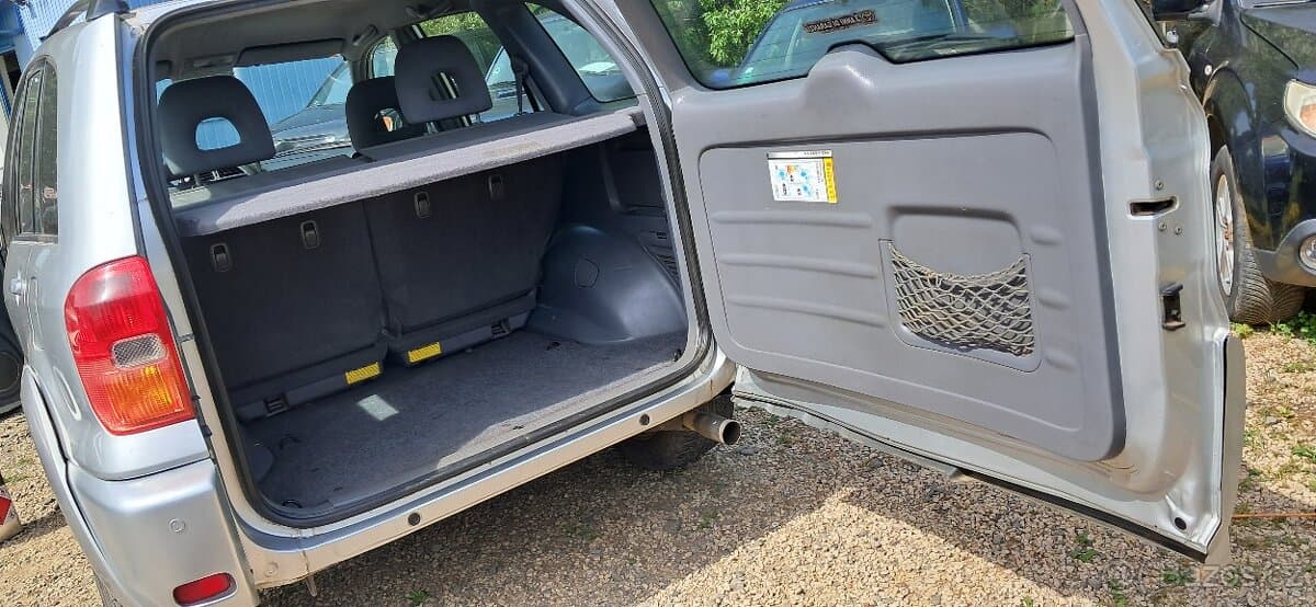 2002 Toyota RAV4 - 15