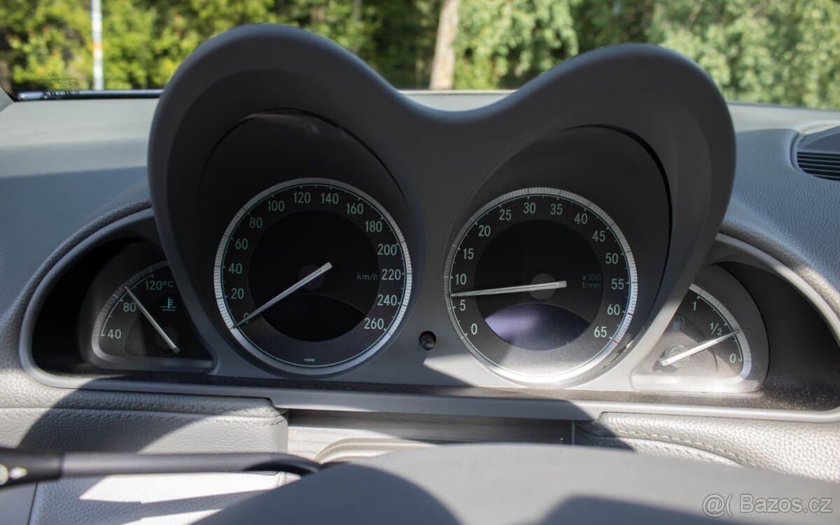 2004 Mercedes-Benz SL - 15