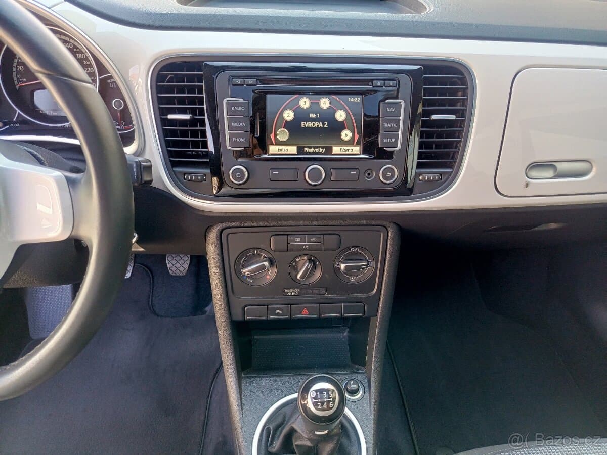 2013 Volkswagen BEETLE - 15