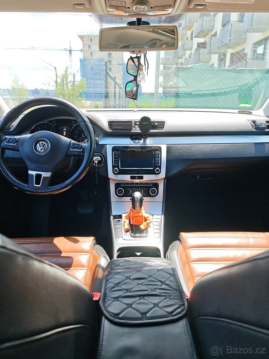 2011 Volkswagen PASSAT - 15