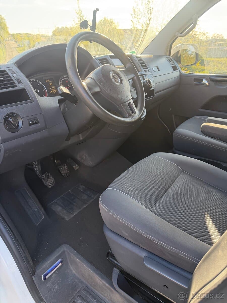 2010 Volkswagen MULTIVAN - 15
