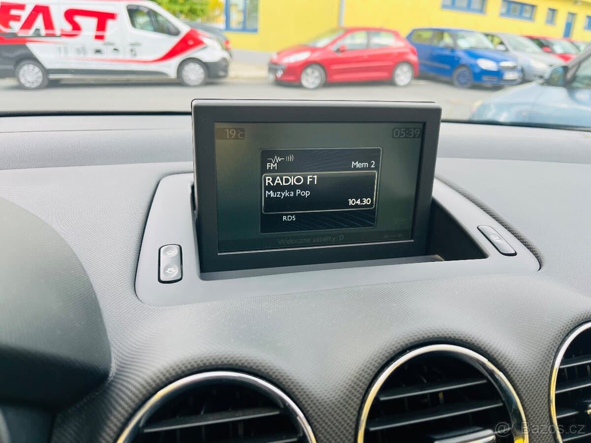 2013 Peugeot 308 - 15