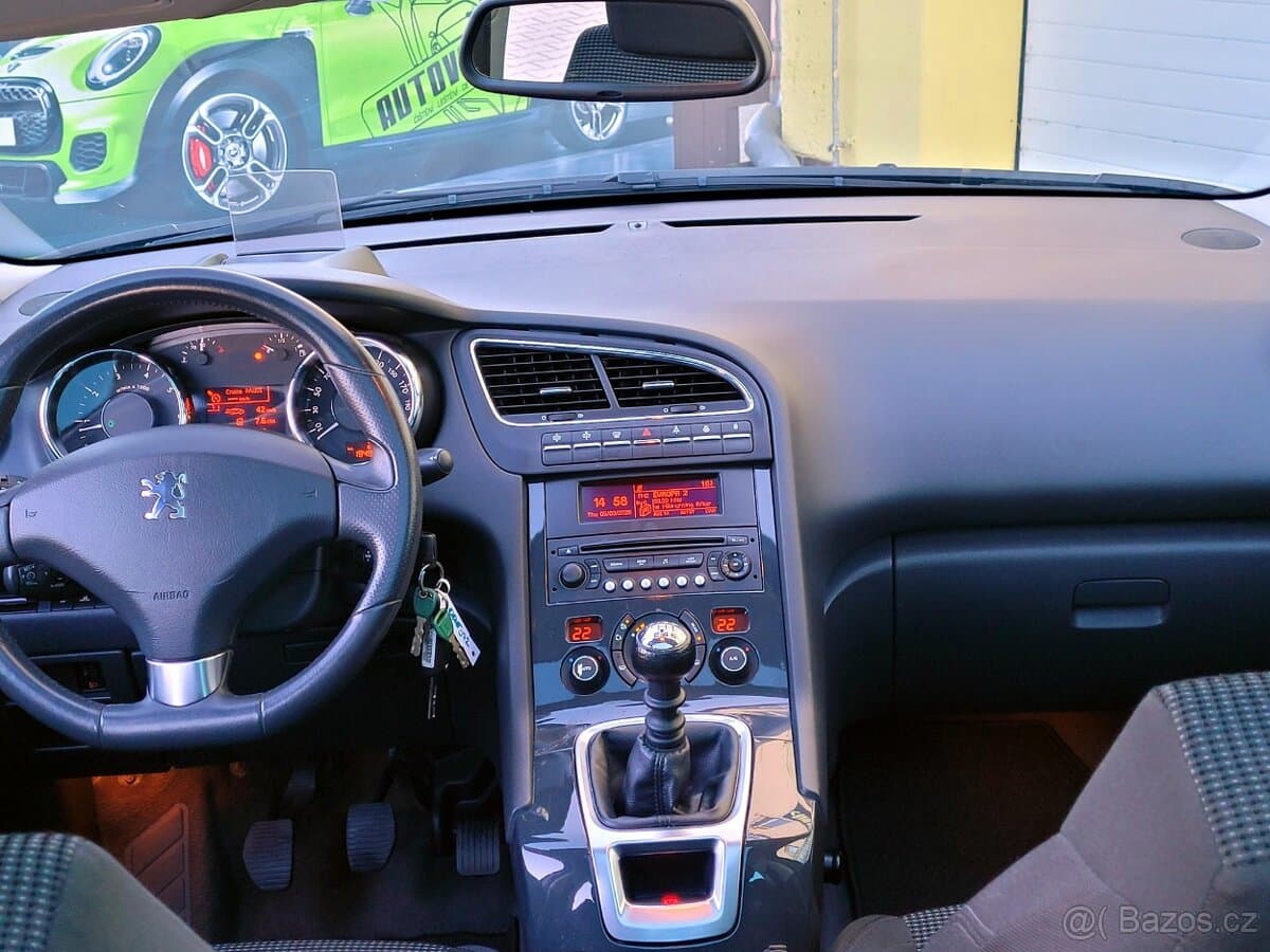 2011 Peugeot 5008 - 15