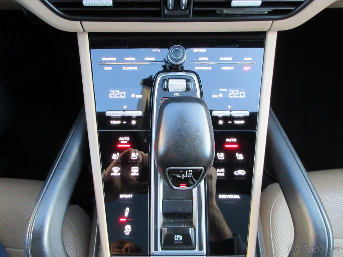 2019 Porsche CAYENNE - 15