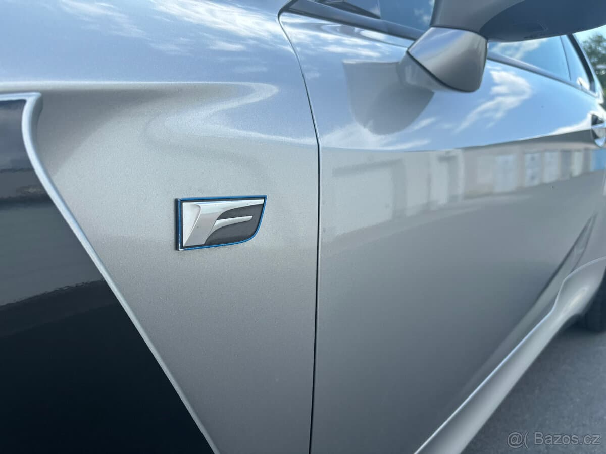 2015 Lexus RC - 15