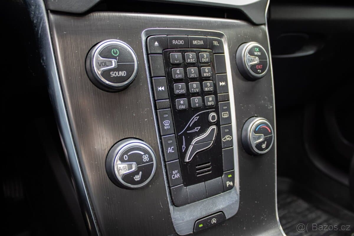 2015 Volvo V40 - 15