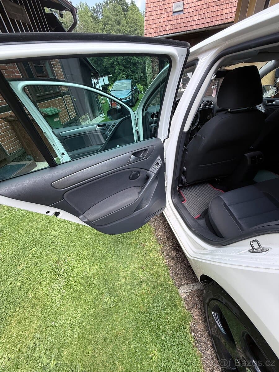 2011 Volkswagen GOLF - 15