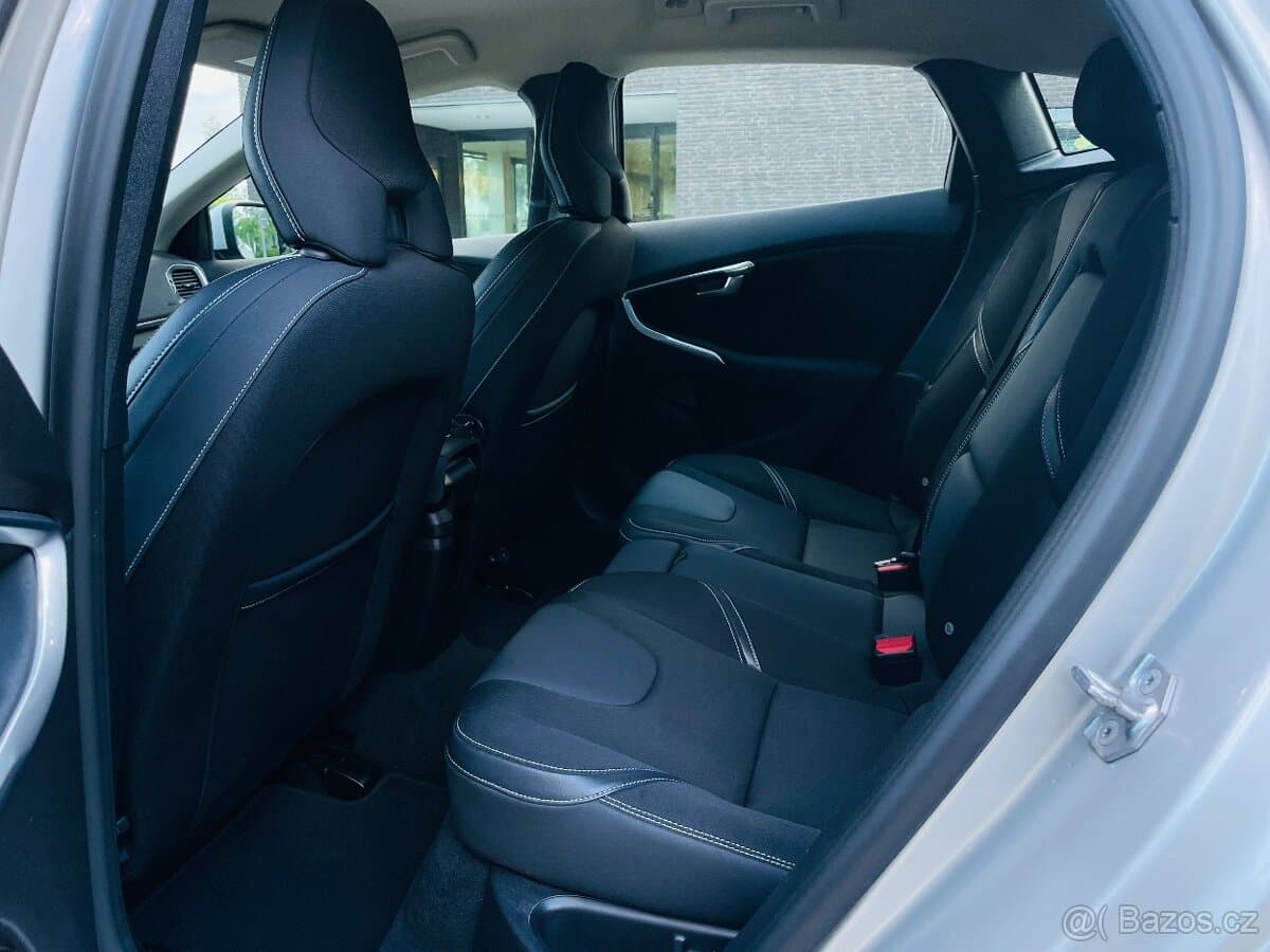 2016 Volvo V40 - 15