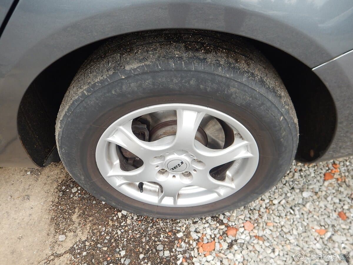 2011 Volkswagen GOLF - 15