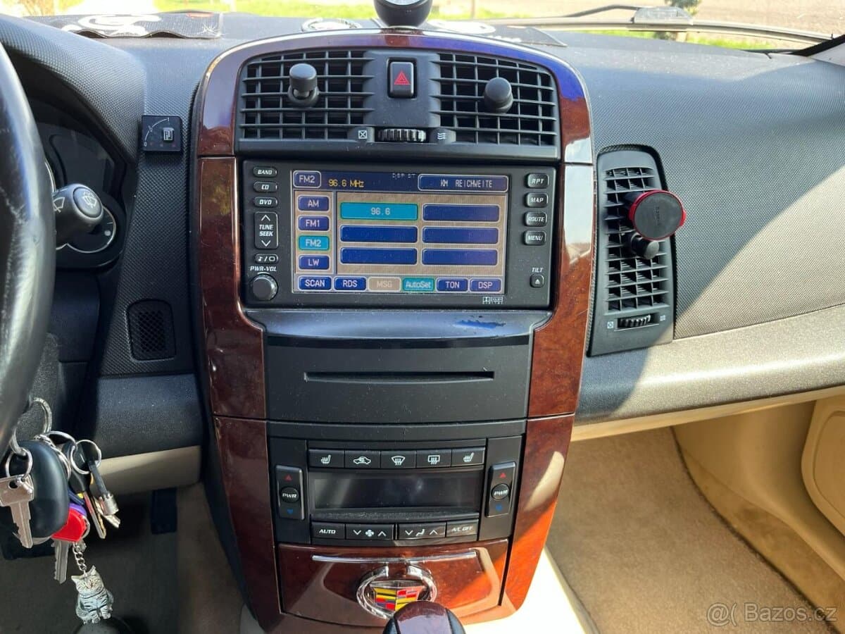 2007 Cadillac SRX - 15