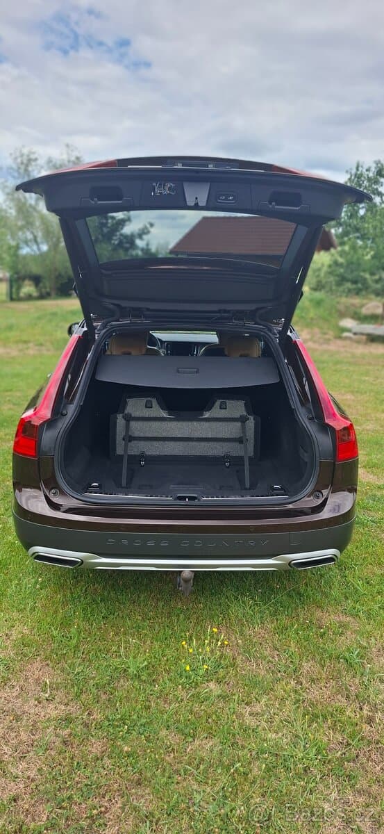 2020 Volvo V90 - 15