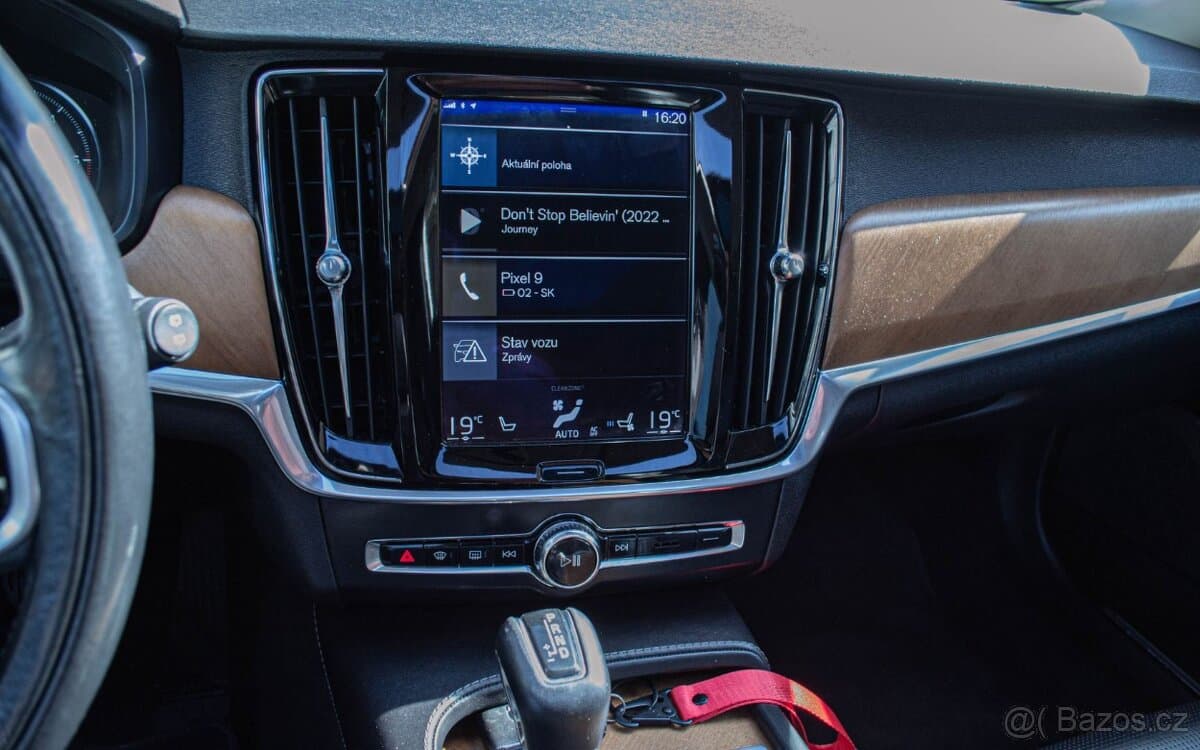 2017 Volvo V90 - 15