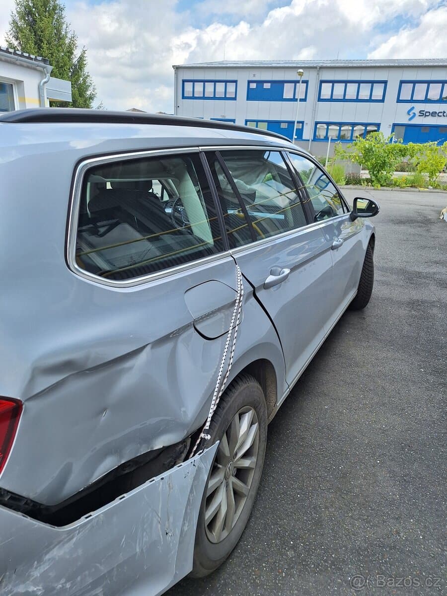 2015 Volkswagen PASSAT - 15