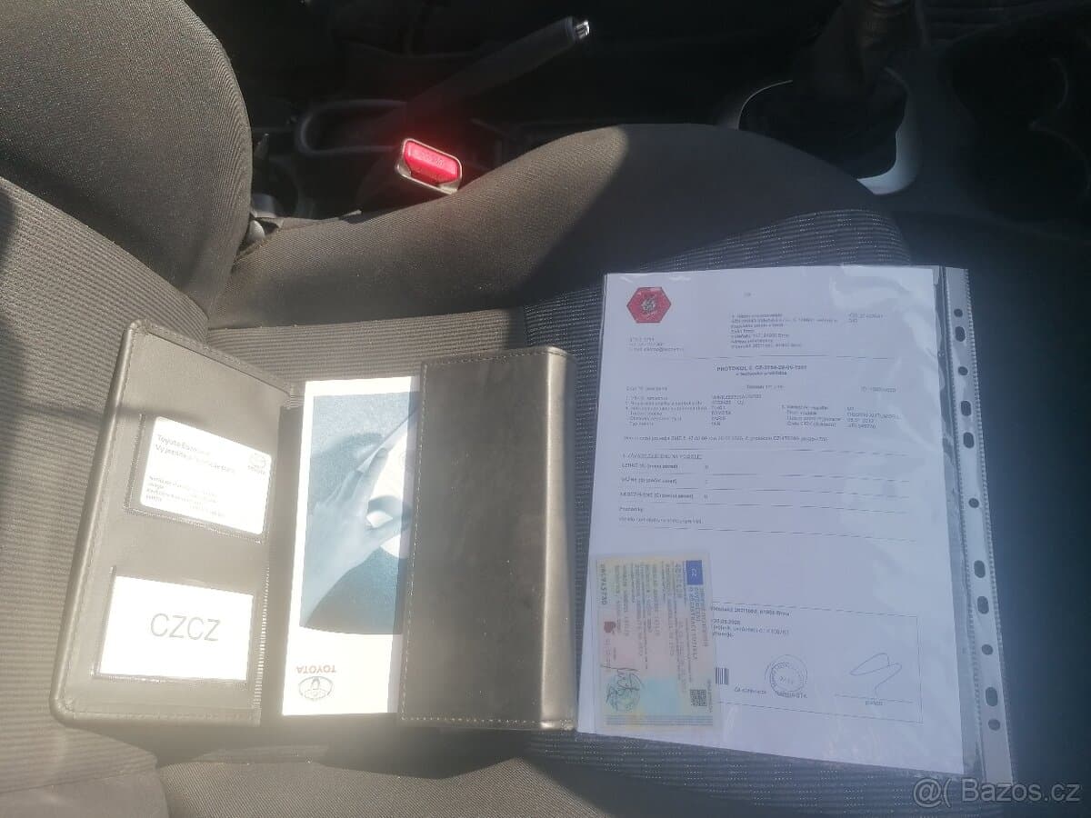 2012 Toyota YARIS - 15