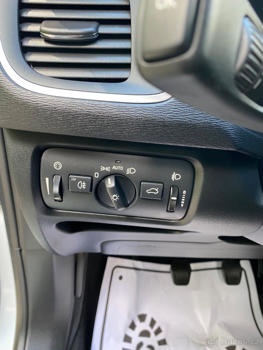 2018 Volvo V40 - 15