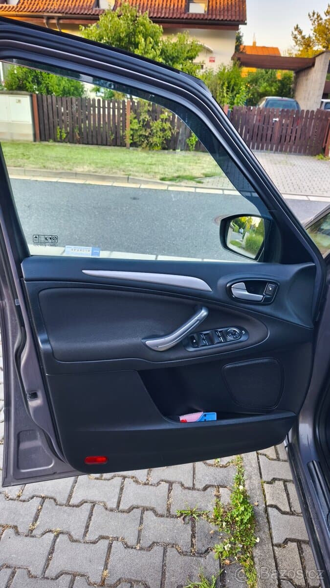 2014 Ford S-MAX - 15